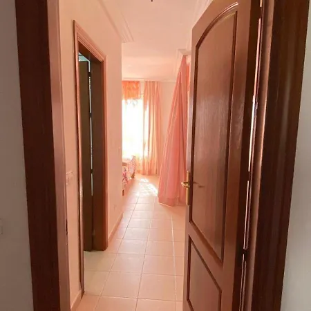 Del Duque Apartment *