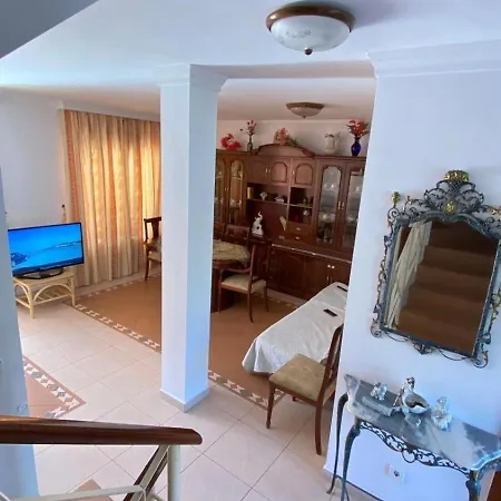 Del Duque Apartment *