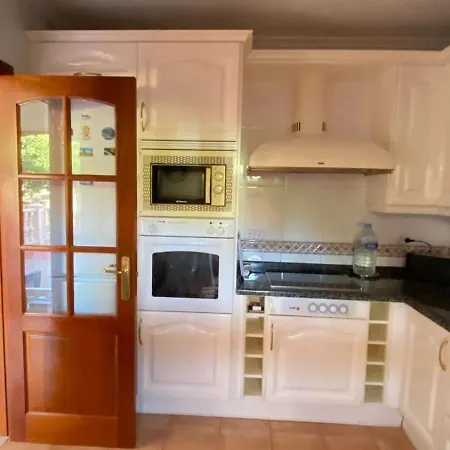Del Duque Apartment *