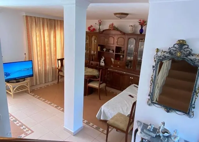 Del Duque Apartment *